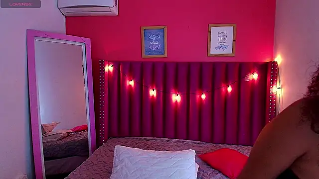 Snapshot of littleebonny chatting on December 25, 2024, 12:58 pm littleebonny online show from December 25, 2024, 12:58 pm