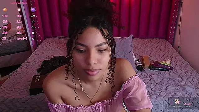 Snapshot of littleebonny chatting on January 21, 2025, 1:00 pm littleebonny online show from January 21, 2025, 1:00 pm