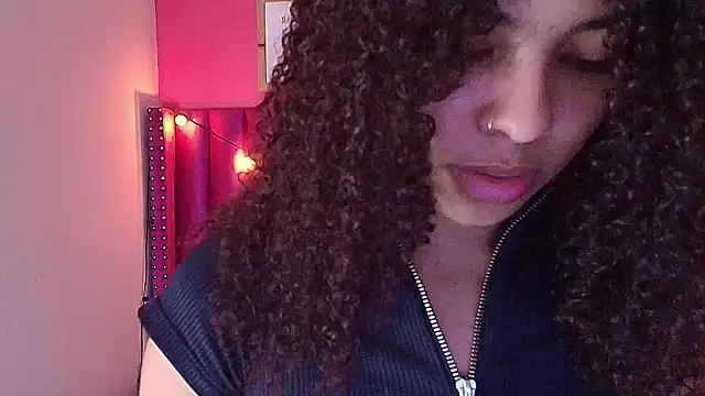 Snapshot of littleebonny chatting on February 7, 2025, 7:38 pm littleebonny online show from February 7, 2025, 7:38 pm