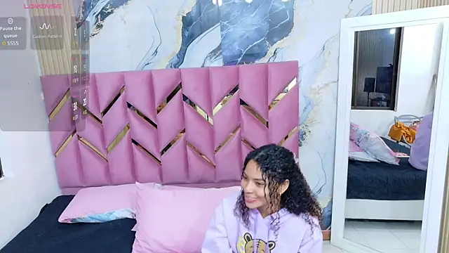 Snapshot of littleebonny chatting on November 27, 2025, 12:51 pm littleebonny online show from November 27, 2025, 12:51 pm