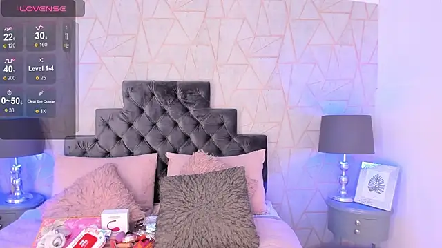 Snapshot of emily_parkerr chatting on February 24, 2025, 3:53 pm emily parkerr online show from February 24, 2025, 3:53 pm