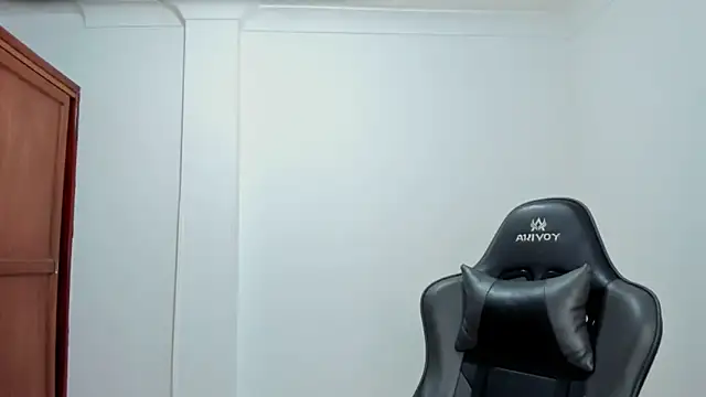 avellanatammy online show from November 25, 2025, 1:16 am