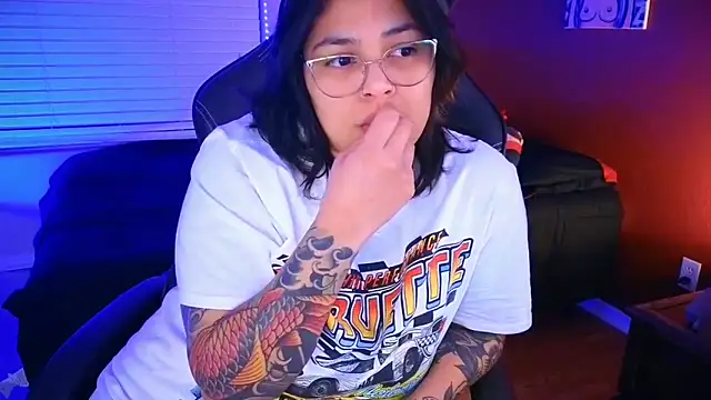 Snapshot of miacanela_xo chatting on January 27, 2025, 6:19 am miacanela xo online show from January 27, 2025, 6:19 am