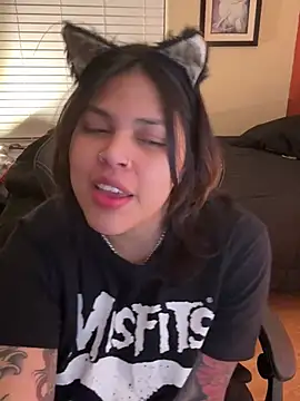 Snapshot of miacanela_xo chatting on February 22, 2025, 3:01 am miacanela xo online show from February 22, 2025, 3:01 am