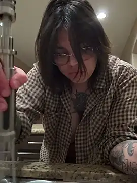 Snapshot of miacanela_xo chatting on February 27, 2025, 9:32 am miacanela xo online show from February 27, 2025, 9:32 am