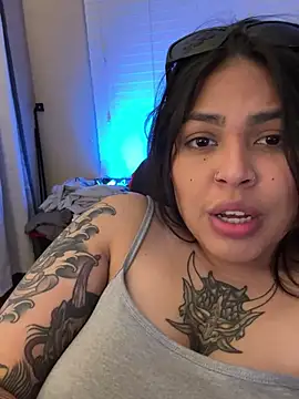 Snapshot of miacanela_xo chatting on March 6, 2025, 5:03 am miacanela xo online show from March 6, 2025, 5:03 am