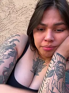 Snapshot of miacanela_xo chatting on March 11, 2025, 12:00 am miacanela xo online show from March 11, 2025, 12:00 am