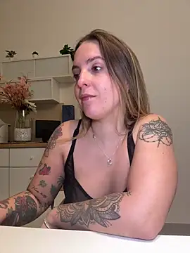 Snapshot of LiliMorganxxx chatting on December 1, 2025, 2:05 am LiliMorganxxx online show from December 1, 2025, 2:05 am