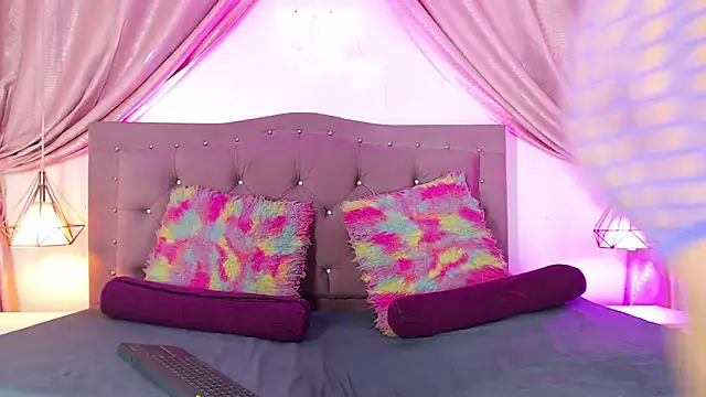 Snapshot of Maite_Foxx chatting on December 13, 2024, 10:02 pm Maite Foxx online show from December 13, 2024, 10:02 pm