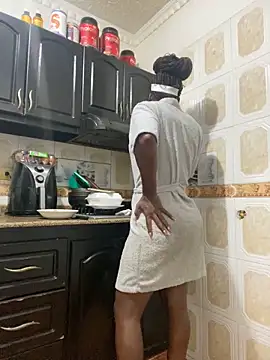 Snapshot of sweetsarabig22cm chatting on March 14, 2025, 5:05 am sweetsarabig22cm online show from March 14, 2025, 5:05 am