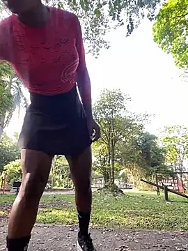 Snapshot of sweetsarabig22cm chatting on September 23, 2025, 12:52 pm sweetsarabig22cm online show from September 23, 2025, 12:52 pm