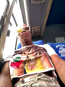 Snapshot of sweetsarabig22cm chatting on November 16, 2025, 5:51 pm sweetsarabig22cm online show from November 16, 2025, 5:51 pm