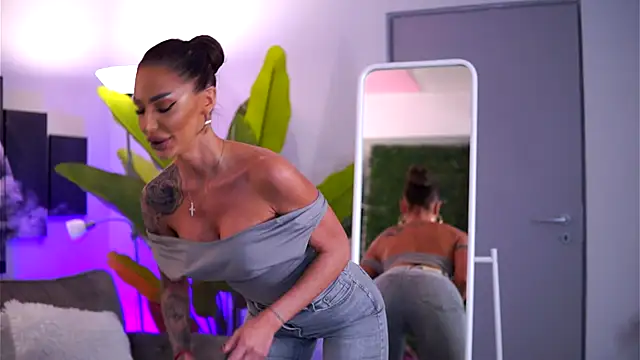 RaquelleVon online show from November 15, 2025, 10:34 am