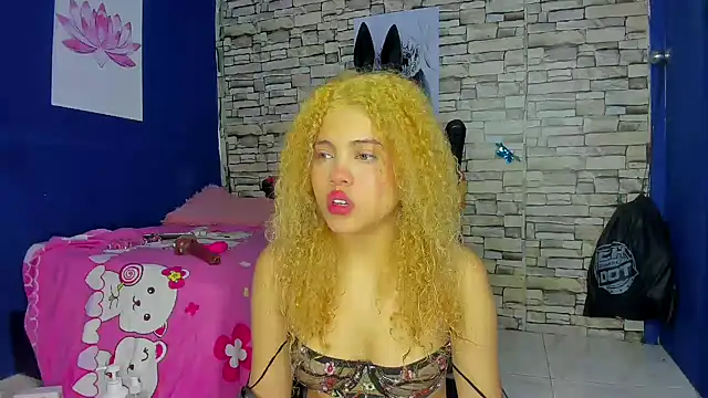 Snapshot of sofiacastillo01 chatting on February 13, 2025, 12:43 pm sofiacastillo01 online show from February 13, 2025, 12:43 pm