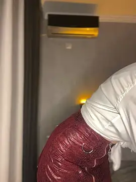 Snapshot of LoveGameSexx chatting on March 21, 2025, 7:02 pm LoveGameSexx online show from March 21, 2025, 7:02 pm