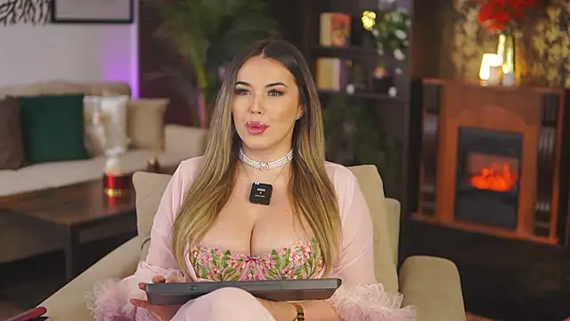 EvaSunderland online show from January 12, 2025, 8:25 pm