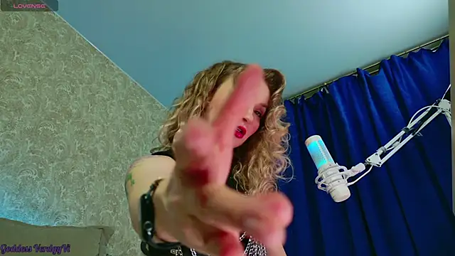 Snapshot of VerdgyMiller chatting on December 14, 2025, 7:14 am VerdgyMiller online show from December 14, 2025, 7:14 am