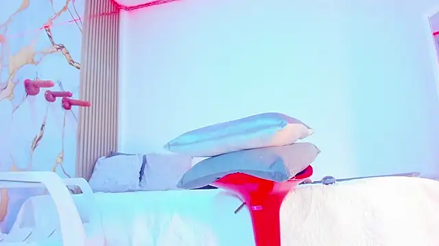 Snapshot of YUSELFI_ROSS_ chatting on October 24, 2025, 12:12 pm YUSELFI ROSS online show from October 24, 2025, 12:12 pm