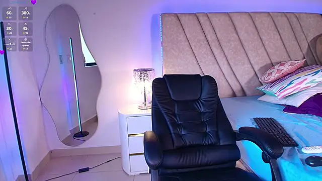 LeahPrada  online show from December 28, 2024, 9:19 pm