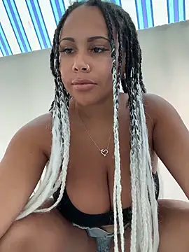 HaileyDiana online show from September 29, 2025, 12:54 pm