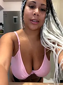 HaileyDiana online show from October 8, 2025, 4:48 pm