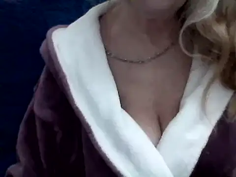 Snapshot of CarlyTreat chatting on January 3, 2025, 12:19 pm CarlyTreat online show from January 3, 2025, 12:19 pm