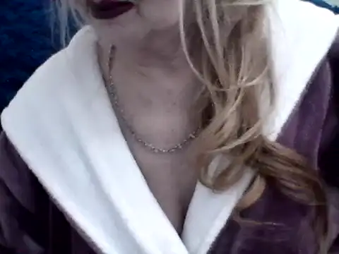 Snapshot of CarlyTreat chatting on January 10, 2025, 4:09 pm CarlyTreat online show from January 10, 2025, 4:09 pm