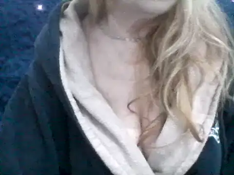 Snapshot of CarlyTreat chatting on January 18, 2025, 12:57 pm CarlyTreat online show from January 18, 2025, 12:57 pm