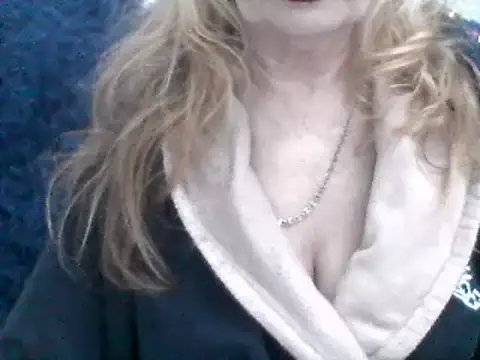 Snapshot of CarlyTreat chatting on January 21, 2025, 2:59 pm CarlyTreat online show from January 21, 2025, 2:59 pm