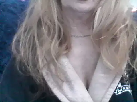 Snapshot of CarlyTreat chatting on January 23, 2025, 2:07 pm CarlyTreat online show from January 23, 2025, 2:07 pm