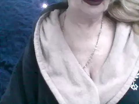 Snapshot of CarlyTreat chatting on January 25, 2025, 1:30 pm CarlyTreat online show from January 25, 2025, 1:30 pm