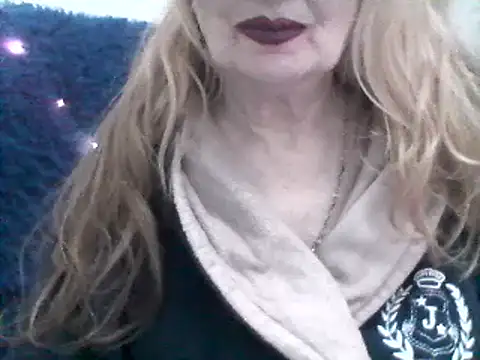 Snapshot of CarlyTreat chatting on January 25, 2025, 5:08 pm CarlyTreat online show from January 25, 2025, 5:08 pm