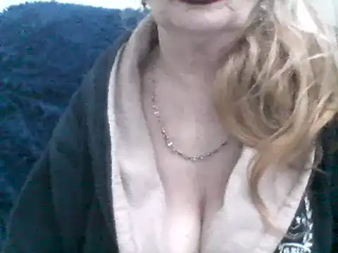 Snapshot of CarlyTreat chatting on February 7, 2025, 3:52 pm CarlyTreat online show from February 7, 2025, 3:52 pm