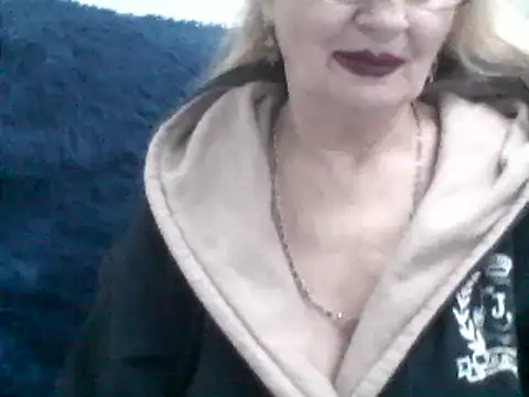 Snapshot of CarlyTreat chatting on February 8, 2025, 5:50 pm CarlyTreat online show from February 8, 2025, 5:50 pm