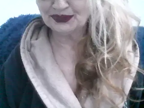 Snapshot of CarlyTreat chatting on February 10, 2025, 6:13 pm CarlyTreat online show from February 10, 2025, 6:13 pm