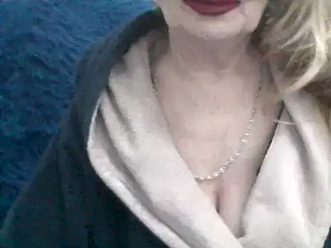 Snapshot of CarlyTreat chatting on February 13, 2025, 6:05 pm CarlyTreat online show from February 13, 2025, 6:05 pm