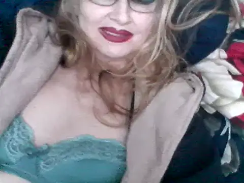 Snapshot of CarlyTreat chatting on February 14, 2025, 8:05 pm CarlyTreat online show from February 14, 2025, 8:05 pm