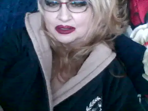 Snapshot of CarlyTreat chatting on February 15, 2025, 7:39 pm CarlyTreat online show from February 15, 2025, 7:39 pm