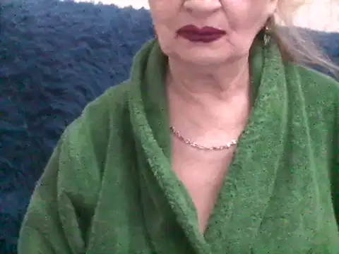 Snapshot of CarlyTreat chatting on February 18, 2025, 6:04 pm CarlyTreat online show from February 18, 2025, 6:04 pm