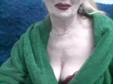 Snapshot of CarlyTreat chatting on February 18, 2025, 9:09 pm CarlyTreat online show from February 18, 2025, 9:09 pm