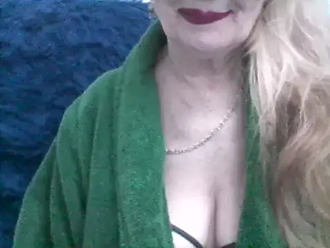 Snapshot of CarlyTreat chatting on February 22, 2025, 6:19 pm CarlyTreat online show from February 22, 2025, 6:19 pm