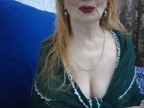 Snapshot of CarlyTreat chatting on September 19, 2025, 3:24 pm CarlyTreat online show from September 19, 2025, 3:24 pm