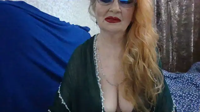 Snapshot of CarlyTreat chatting on September 21, 2025, 3:57 pm CarlyTreat online show from September 21, 2025, 3:57 pm