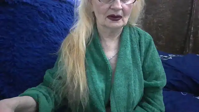 Snapshot of CarlyTreat chatting on November 28, 2025, 3:14 pm CarlyTreat online show from November 28, 2025, 3:14 pm