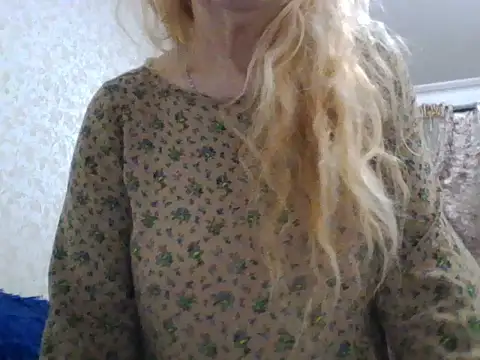 Snapshot of CarlyTreat chatting on December 1, 2025, 3:06 pm CarlyTreat online show from December 1, 2025, 3:06 pm