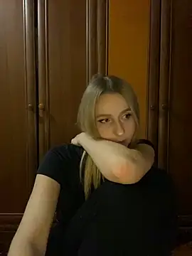 Snapshot of Ameli_Li chatting on December 7, 2024, 2:42 am Ameli Li online show from December 7, 2024, 2:42 am
