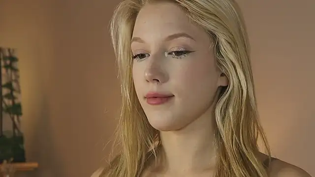 Snapshot of AliceLebel chatting on September 11, 2025, 4:12 am AliceLebel online show from September 11, 2025, 4:12 am