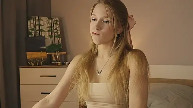 Snapshot of AliceLebel chatting on November 28, 2025, 3:36 pm AliceLebel online show from November 28, 2025, 3:36 pm