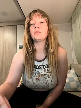 emerieskye20 online show from November 12, 2025, 6:08 pm