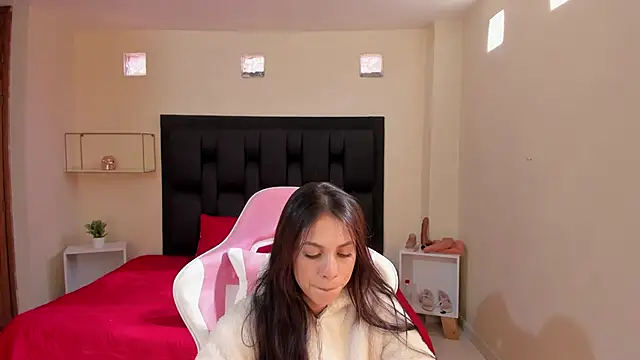 shanakendal2 online show from January 18, 2025, 7:37 pm